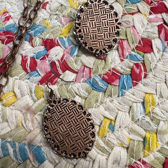 LV style Earrings and necklace set - Picture 5 of 6